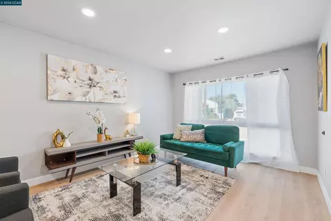 Living - 734 Warford Ave, Vallejo, CA 94591 photo 2 of 4