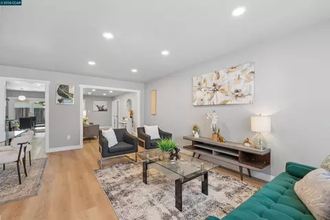Living - 734 Warford Ave, Vallejo, CA 94591 photo 3 of 4