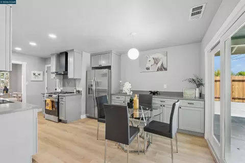 Dining - 734 Warford Ave, Vallejo, CA 94591 photo 4 of 5