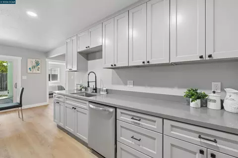 Kitchen - 734 Warford Ave, Vallejo, CA 94591 photo 2 of 4