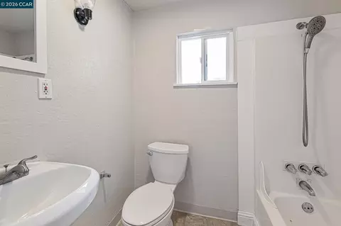 Bath - 134 Chase St, Vallejo, CA 94590 photo 1 of 1