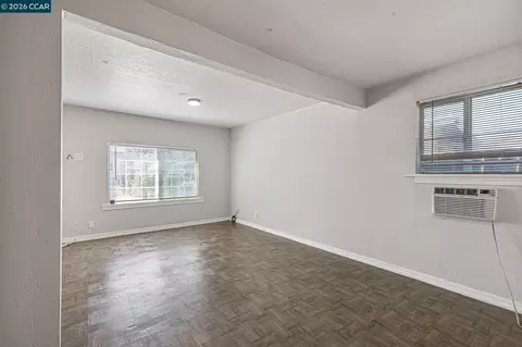 Living - 134 Chase St, Vallejo, CA 94590 photo 4 of 5