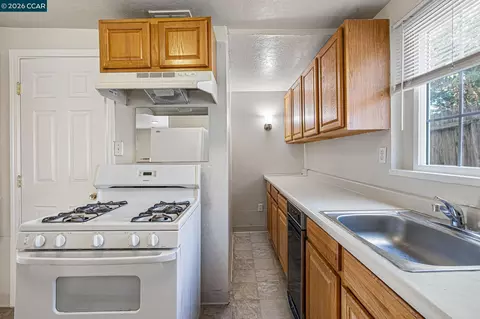 Kitchen - 134 Chase St, Vallejo, CA 94590 photo 2 of 3