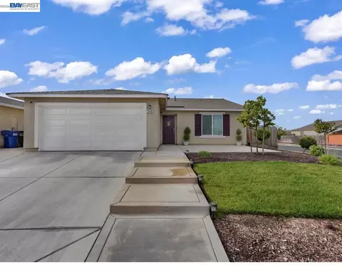 Exterior - 698 Keng Crt, Merced, CA 95341 photo 2 of 2