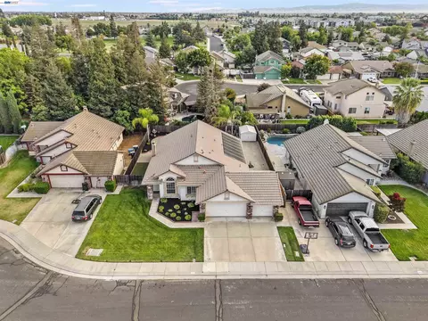 View/Area - 534 Reisling Ct, Manteca, CA 95337 photo 2 of 8