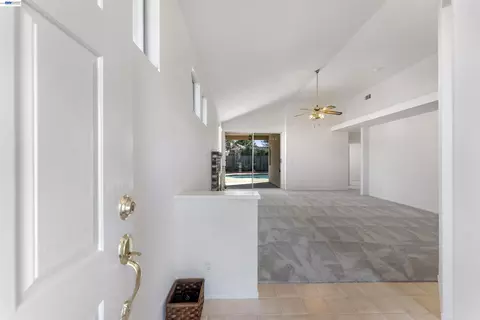 Entry Way - 534 Reisling Ct, Manteca, CA 95337 photo 1 of 4
