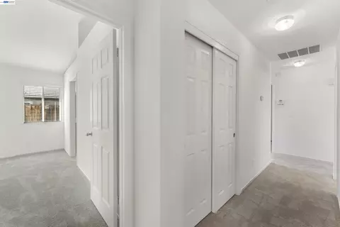 Entry Way - 534 Reisling Ct, Manteca, CA 95337 photo 3 of 4