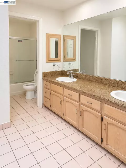 Bath - 2204 Cheyenne Way, Modesto, CA 95356 photo 3 of 3