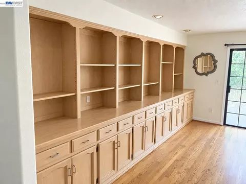 Living - 2204 Cheyenne Way, Modesto, CA 95356 photo 2 of 4