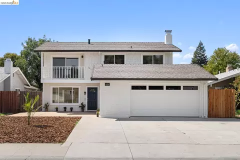 9339 Mira Del Rio Dr, Sacramento, CA 95827