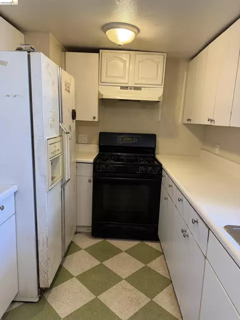 Kitchen - 249 15th St, Richmond, CA 94801 photo 2 of 2