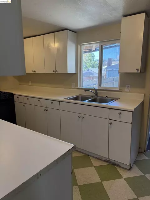 Kitchen - 249 15th St, Richmond, CA 94801 photo 1 of 2