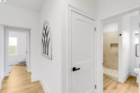 Entry Way - 422 Monterey St, Vallejo, CA 94590 photo 8 of 11