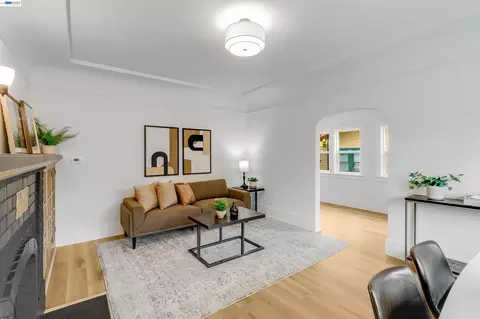 Living - 422 Monterey St, Vallejo, CA 94590 photo 3 of 4