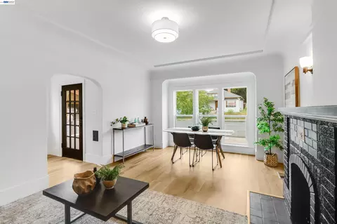 Living - 422 Monterey St, Vallejo, CA 94590 photo 4 of 4