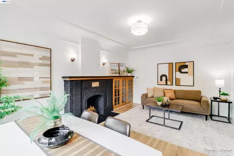 Living - 422 Monterey St, Vallejo, CA 94590 photo 2 of 4