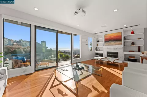 5 Schooner Hl, Oakland, CA 94618