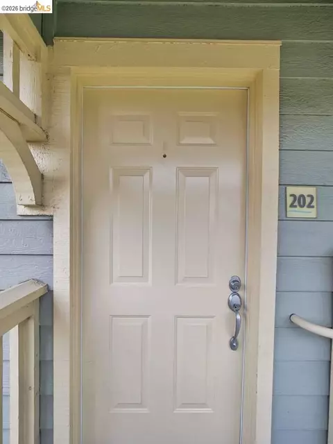 202 Shoreline Ct, Richmond, CA 94804