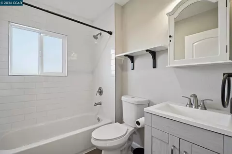 Bath - 22824 High St, Hayward, CA 94541 photo 1 of 1