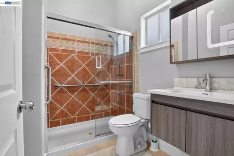 Bath - 2244 E 20th St, Oakland, CA 94606 photo 2 of 6