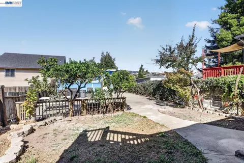 Exterior - 2244 E 20th St, Oakland, CA 94606 photo 6 of 9