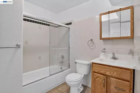 Bath - 2244 E 20th St, Oakland, CA 94606 photo 6 of 6