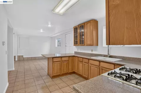 Kitchen - 2244 E 20th St, Oakland, CA 94606 photo 8 of 9