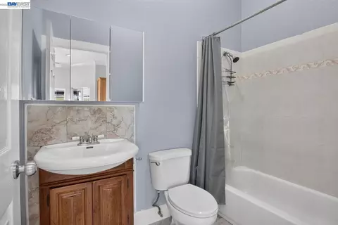 Bath - 2244 E 20th St, Oakland, CA 94606 photo 1 of 6
