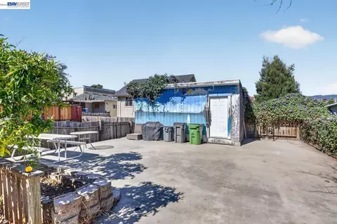 Exterior - 2244 E 20th St, Oakland, CA 94606 photo 7 of 9