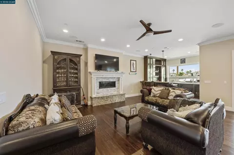 Living - 2012 Windward Pt, Discovery Bay, CA 94505 photo 4 of 4
