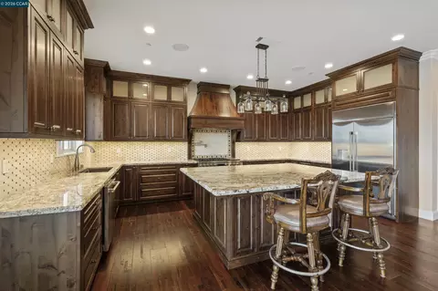 Kitchen - 2012 Windward Pt, Discovery Bay, CA 94505 photo 2 of 5
