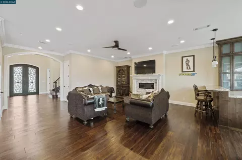 Living - 2012 Windward Pt, Discovery Bay, CA 94505 photo 3 of 4