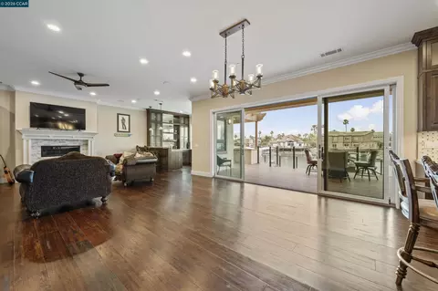 Living - 2012 Windward Pt, Discovery Bay, CA 94505 photo 2 of 4