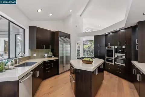 Kitchen - 11 Redwood Cir, Lafayette, CA 94549 photo 2 of 4