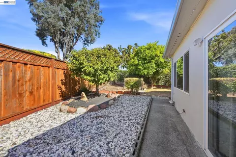 Exterior - 5946 Cinnabar Ct, Newark, CA 94560 photo 9 of 10
