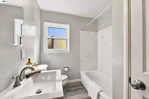 Bath - 5946 Cinnabar Ct, Newark, CA 94560 photo 1 of 2
