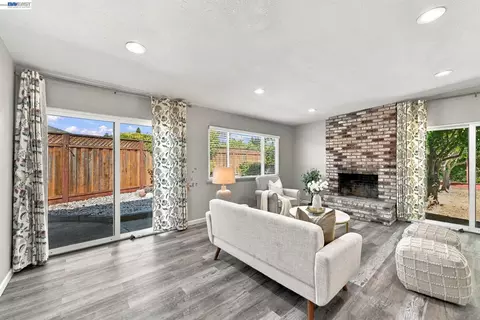 Living - 5946 Cinnabar Ct, Newark, CA 94560 photo 7 of 12
