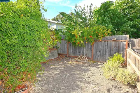 Exterior - 1035 Palm Ave, Martinez, CA 94553 photo 9 of 10