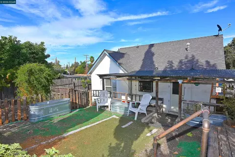 Exterior - 1035 Palm Ave, Martinez, CA 94553 photo 7 of 10