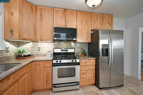 Kitchen - 1035 Palm Ave, Martinez, CA 94553 photo 4 of 4