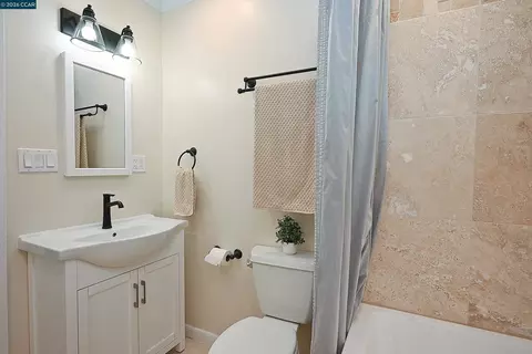 Bath - 1035 Palm Ave, Martinez, CA 94553 photo 2 of 2