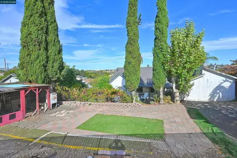Exterior - 1035 Palm Ave, Martinez, CA 94553 photo 3 of 10
