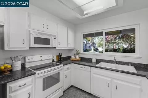 Kitchen - 143 Miramonte Dr, Moraga, CA 94556 photo 2 of 4