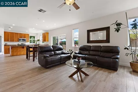 Living - 240 Explorer Way, Martinez, CA 94553 photo 3 of 4