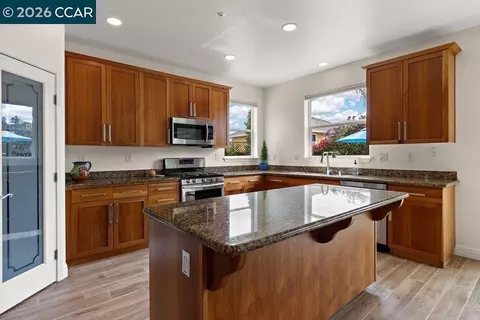 Kitchen - 240 Explorer Way, Martinez, CA 94553 photo 3 of 5