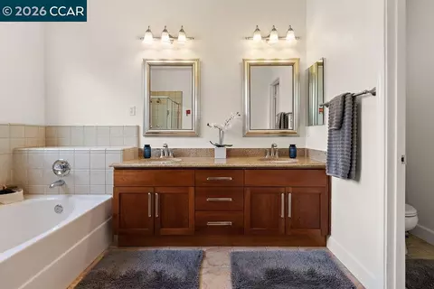 Bath - 240 Explorer Way, Martinez, CA 94553 photo 2 of 5
