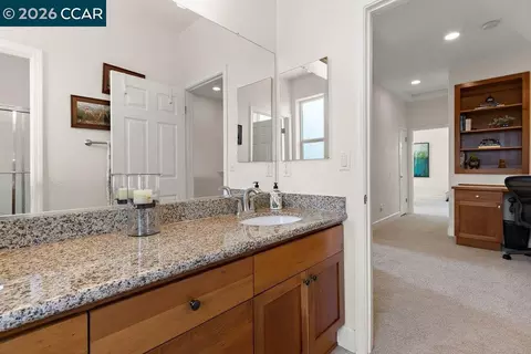 Bath - 240 Explorer Way, Martinez, CA 94553 photo 4 of 5