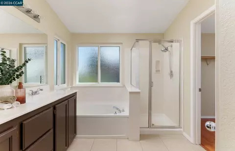 Bath - 920 Turquoise St, Vacaville, CA 95687 photo 1 of 2