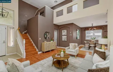 Living - 920 Turquoise St, Vacaville, CA 95687 photo 3 of 6