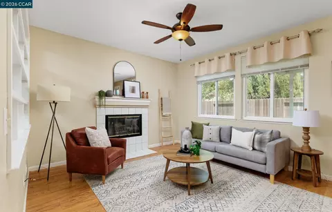 Living - 920 Turquoise St, Vacaville, CA 95687 photo 6 of 6